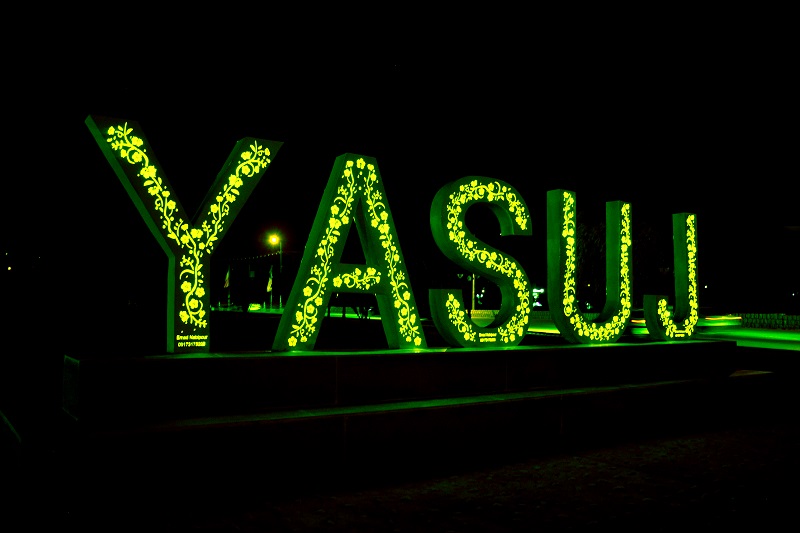 مقدم چراغ (YASUJ) را روشن کرد