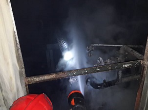 مهار آتش سوزی  آتش سوزی کارخانه تصفیه روغن در شهرک صنعتی یاسوج/ تصاویر
