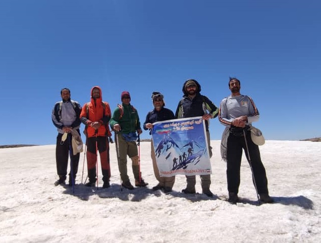 صعود تیم کوهنوردی شهرداری یاسوج به قله برف کرمو دنا/ تصاویر