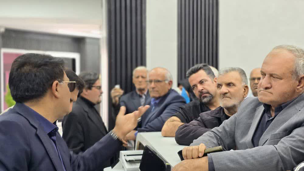 دیدار چهره‌به‌چهره شهردار یاسوج با شهروندان؛ دفتر شهرداری امروز مملو از مراجعات مردمی بود