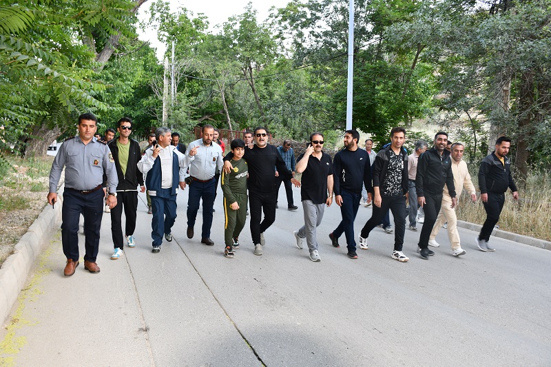 پیاده روی کارکنان شهرداری یاسوج به مناسبت ۱۴ و ۱۵ خرداد